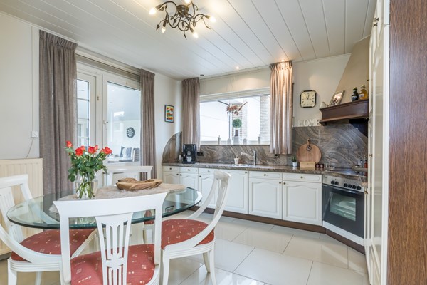 Foto - Te koop: Ruime goed onderhouden geschakelde 2 onder 1 kap woning in Bocholtz